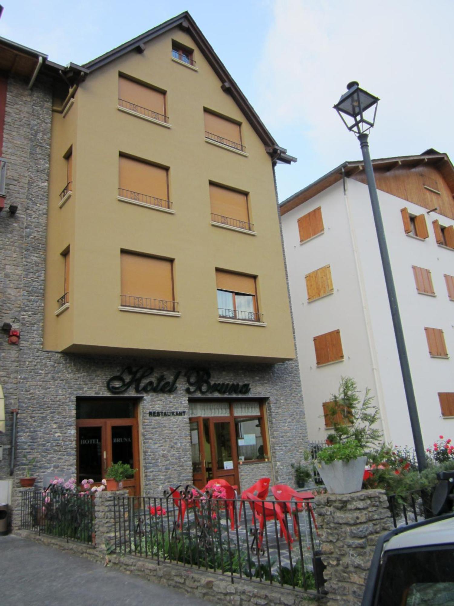 Hotel Bruna Esterri D'Aneu Ngoại thất bức ảnh