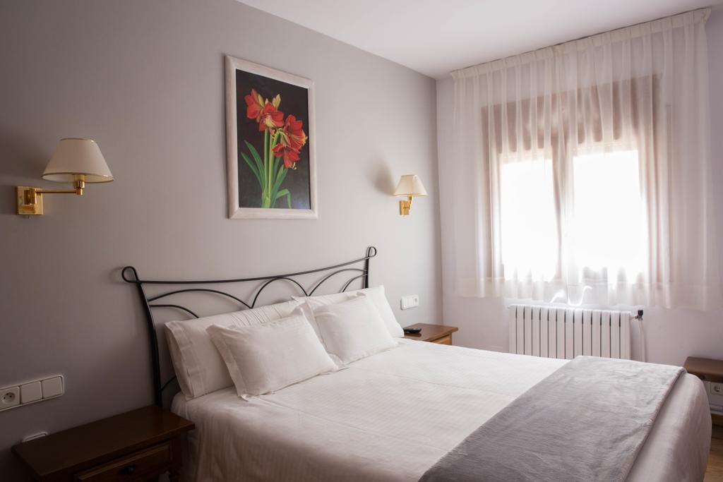 Hotel Bruna Esterri D'Aneu Ngoại thất bức ảnh