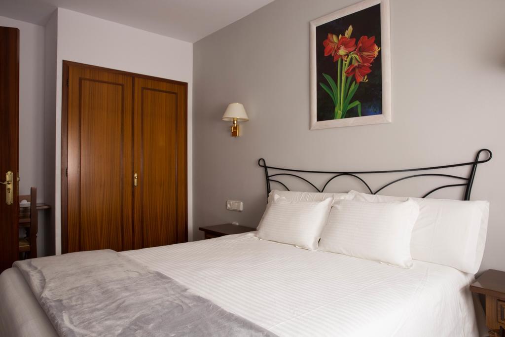 Hotel Bruna Esterri D'Aneu Ngoại thất bức ảnh
