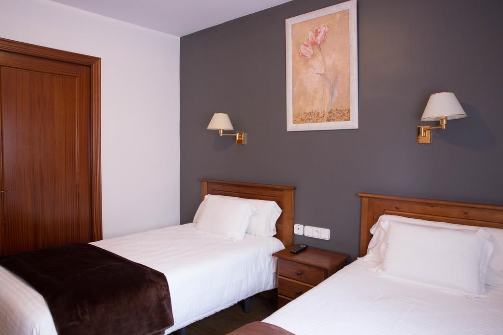 Hotel Bruna Esterri D'Aneu Ngoại thất bức ảnh