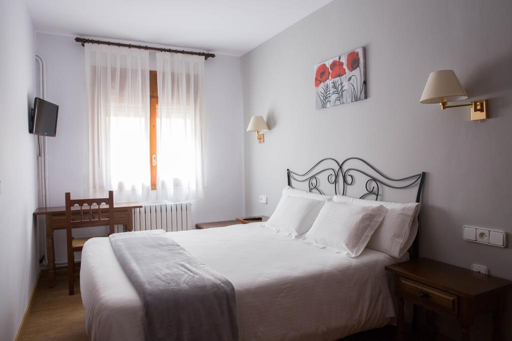 Hotel Bruna Esterri D'Aneu Ngoại thất bức ảnh